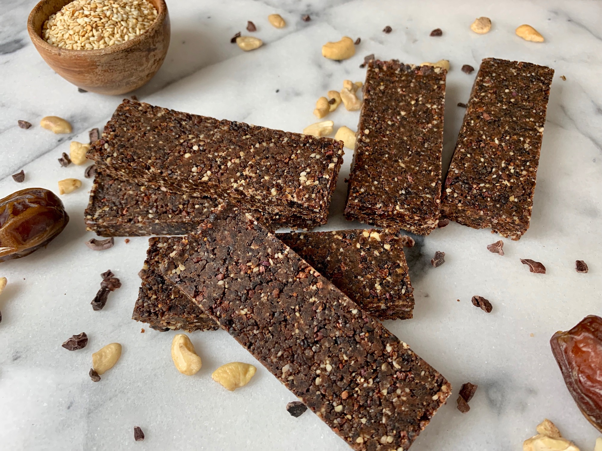 Cacao cashew date bars Energy bars recipe No bake energy bars Homemade energy bars recipes Homemade energy bars no bake Homemade energy bars for runners Gluten free Grain free raw Vegan vegetarian Plant based